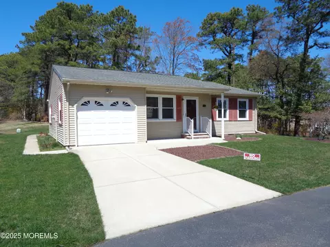 12 Caribou Dr, Whiting, NJ 08759