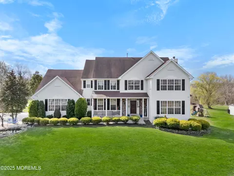 5 Wagner Farm Ln, Millstone, NJ 08535