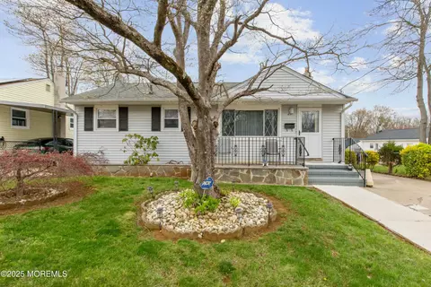 45 Bond St, Freehold, NJ 07728