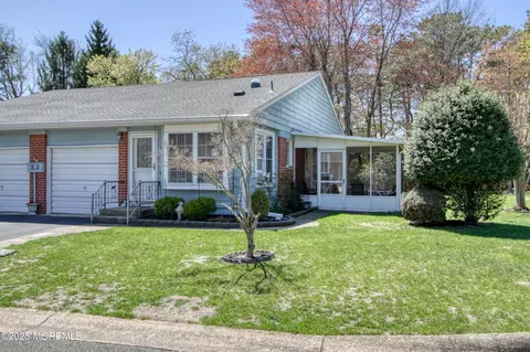 6 Lenape Dr #B, Whiting, NJ 08759