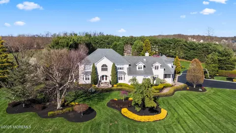 14 Joseph St, Manalapan, NJ 07726