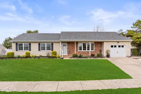 505 Van Dyke Ave, Forked River, NJ 08731