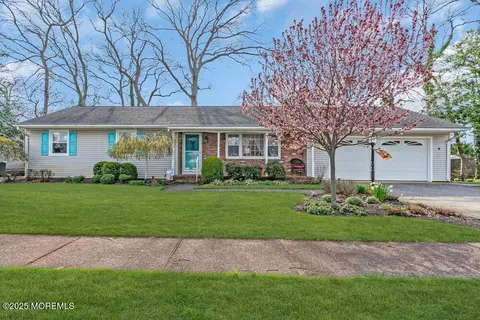 9 Scheiber Dr, Brick, NJ 08723