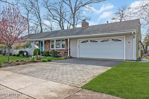 9 Scheiber Dr, Brick, NJ 08723 photo 3
