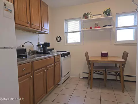 31 Juniper Ln #A, Eatontown, NJ 07724