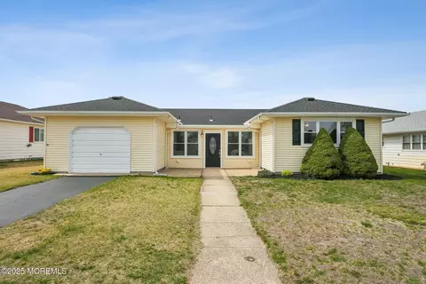 33 Harrington Dr S, Toms River, NJ 08757