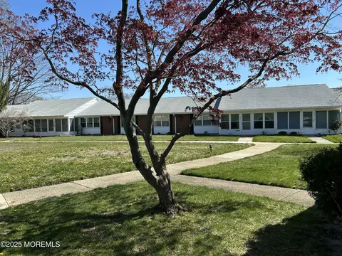 1047 Fife Ct # B, Lakewood, NJ 08701