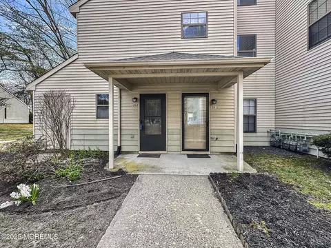 202 Pine Meadow Ct, Jackson, NJ 08527