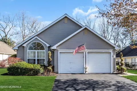 14 Pine Valley Rd, Lakewood, NJ 08701