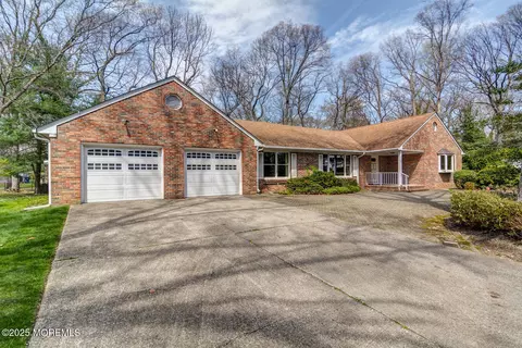 9 Mahoras Dr, Ocean, NJ 07712