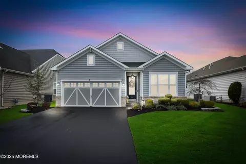 18 Banquet Ct, Howell, NJ 07731