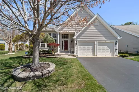 16 Frog Pond Dr, Barnegat, NJ 08005