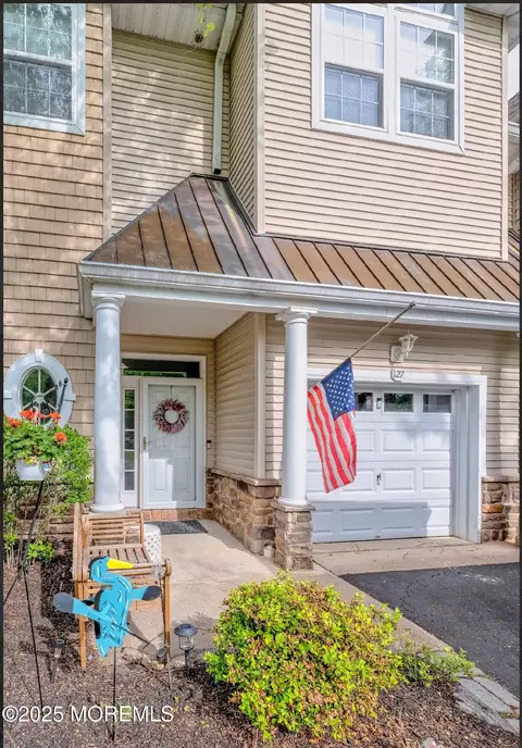 127 Windward Dr, Stafford, NJ 08050