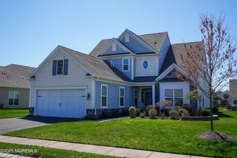 60 E Bosworth Blvd, Farmingdale, NJ 07727