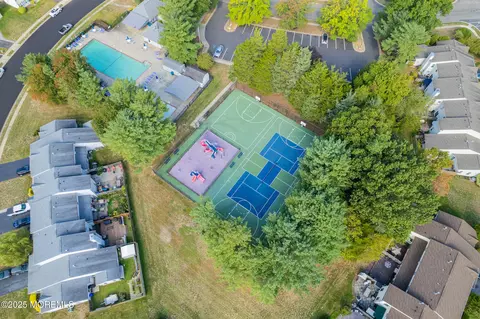 11 Seabreeze Sq, Freehold, NJ 07728