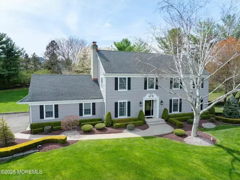 4 Paddock Ct, Holmdel, NJ 07733