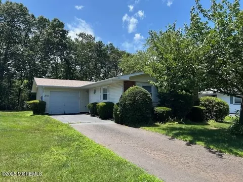60 Central Blvd, Brick, NJ 08724