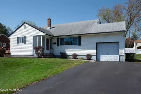 20 Telegraph Hill Rd, Holmdel, NJ 07733