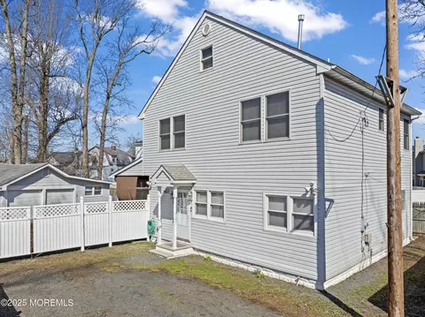 15 Cottage Pl, Keansburg, NJ 07734