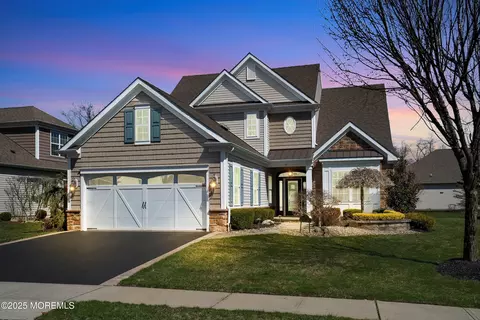 79 E Bosworth Blvd, Farmingdale, NJ 07727