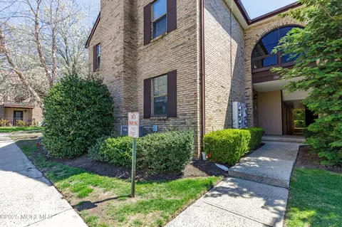 1301 Wellington Pl, Aberdeen, NJ 07747
