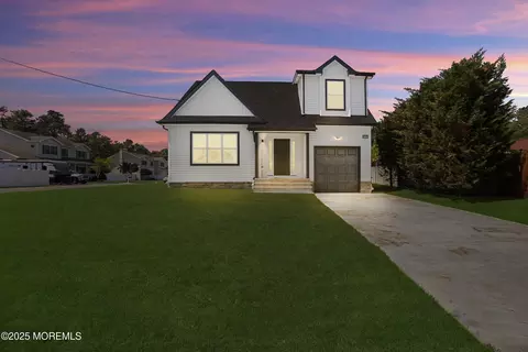 2101 Manchester St, Toms River, NJ 08757