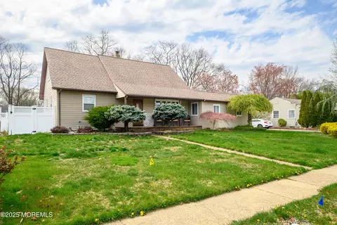 95 Salem Hill Rd, Howell, NJ 07731