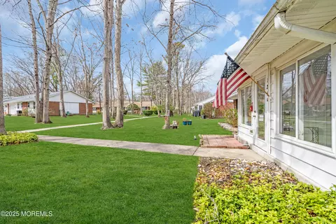 125 Farrington Ct # A, Lakewood, NJ 08701