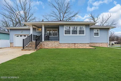 36 E 5th St, Howell, NJ 07731