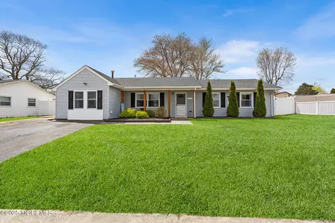 10 Oneida Ave, Waretown, NJ 08758