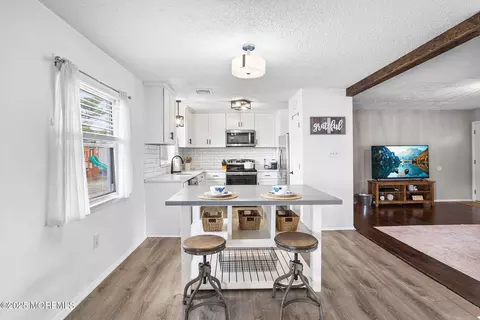Kitchen - 10 Oneida Ave, Waretown, NJ 08758 photo 2 of 4