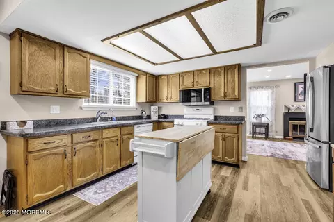 Kitchen - 2 York Dr, Forked River, NJ 08731 photo 4 of 6
