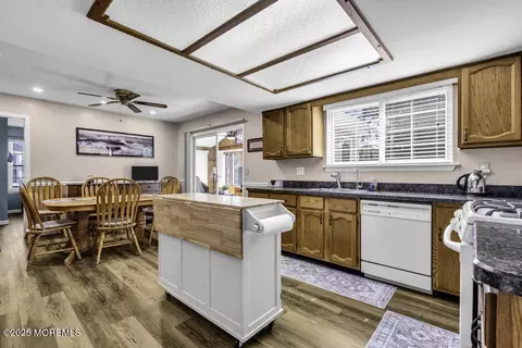 Kitchen - 2 York Dr, Forked River, NJ 08731 photo 5 of 6