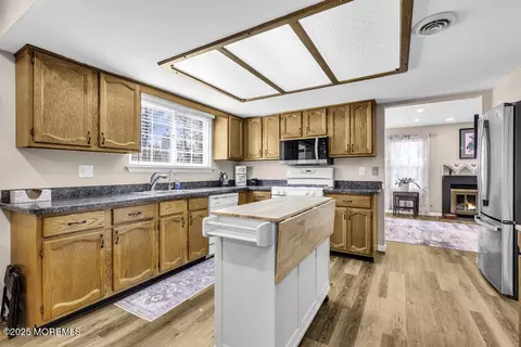 Kitchen - 2 York Dr, Forked River, NJ 08731 photo 3 of 6