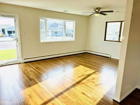 922 Capstan Dr, Forked River, NJ 08731 photo 3