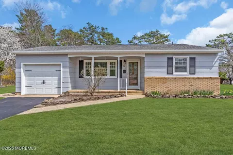 24 Hamilton Ct, Toms River, NJ 08757