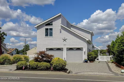 650 Princeton Ave, Brick, NJ 08724