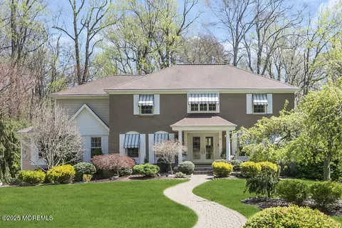 14 Bunker Hill Dr, Middletown, NJ 07748