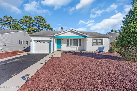 44 Whitaker Dr, Toms River, NJ 08757