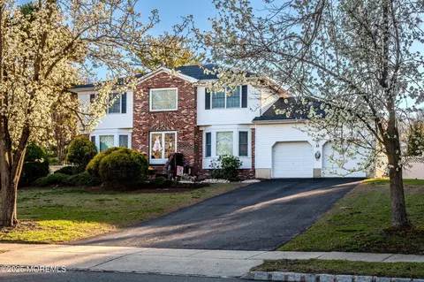 11 Walnut Ln, Manalapan, NJ 07726