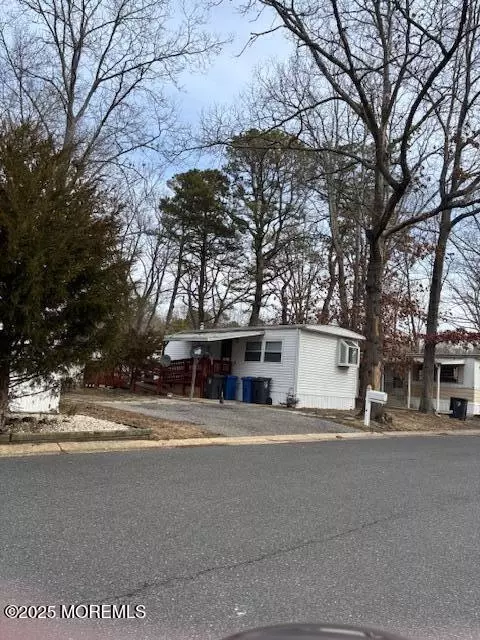 311 Roberts Rd, Toms River, NJ 08757