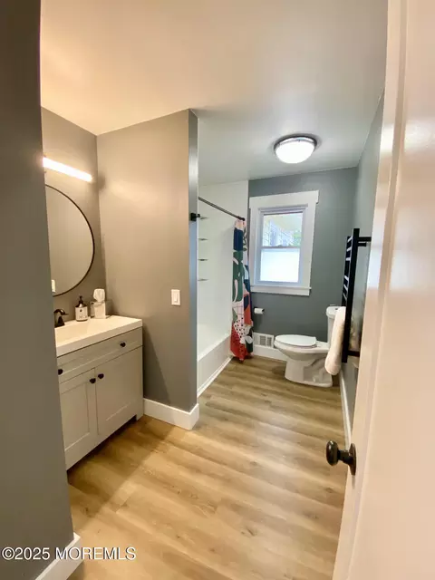 Bath - 32 Birch Dr, Brick, NJ 08723 photo 2 of 3
