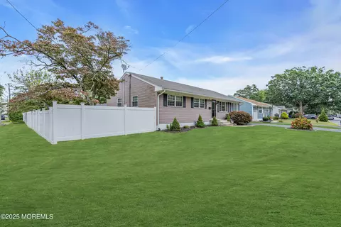 301 Arrowhead Park Dr, Brick, NJ 08724