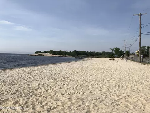124 Amherst Dr, Bayville, NJ 08721