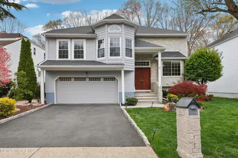 15 Pemberton Dr, Matawan, NJ 07747