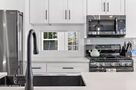 Kitchen - 6 Viola Ave, Leonardo, NJ 07737 photo 5 of 6