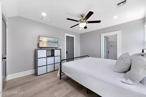 Bedroom - 6 Viola Ave, Leonardo, NJ 07737 photo 3 of 5
