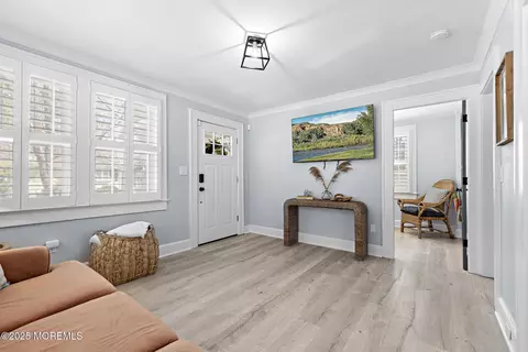 Entry Way - 6 Viola Ave, Leonardo, NJ 07737 photo 3 of 6