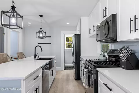 Kitchen - 6 Viola Ave, Leonardo, NJ 07737 photo 2 of 6