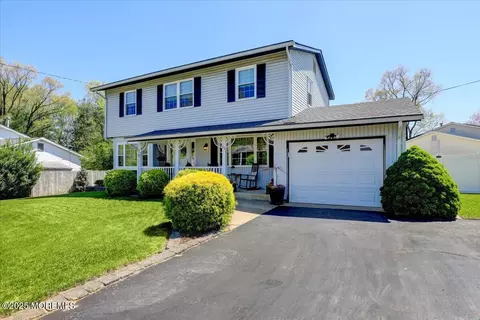 31 Vermont Ave, Jackson, NJ 08527